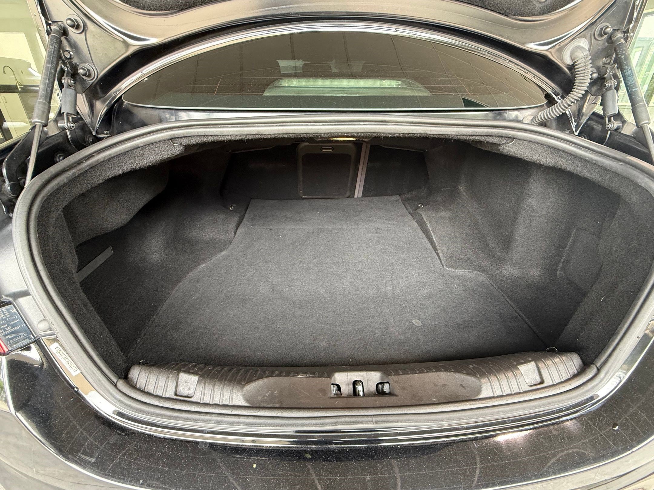 Used 2014 Jaguar XF RWD image 24