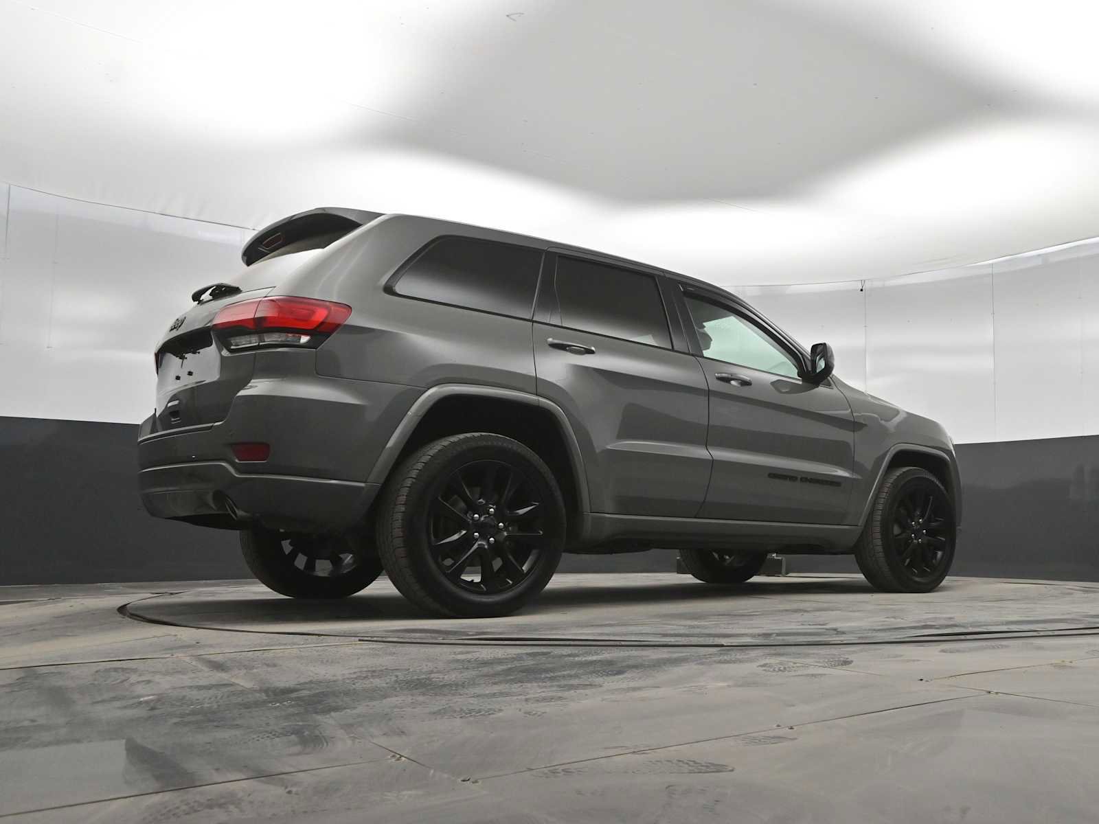 Used 2019 Jeep Grand Cherokee Altitude image 37