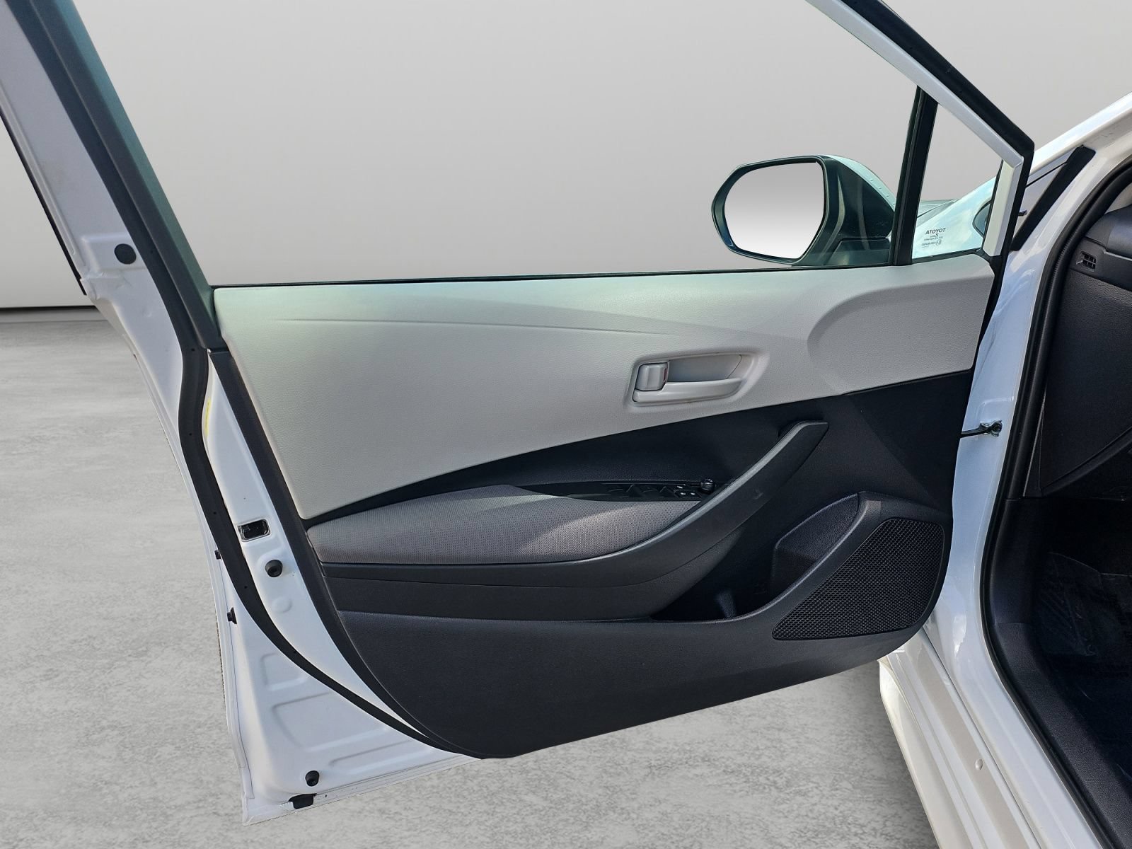 Used 2026 Toyota Corolla LE FWD image 33