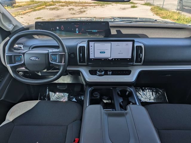 Used 2025 Ford Expedition Active AWD/4WD image 16