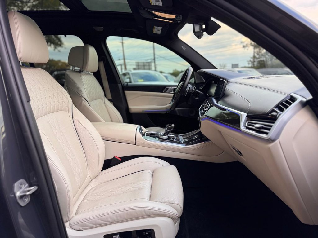 Used 2022 BMW X5 M50i w/ Executive Package AWD/4WD image 30