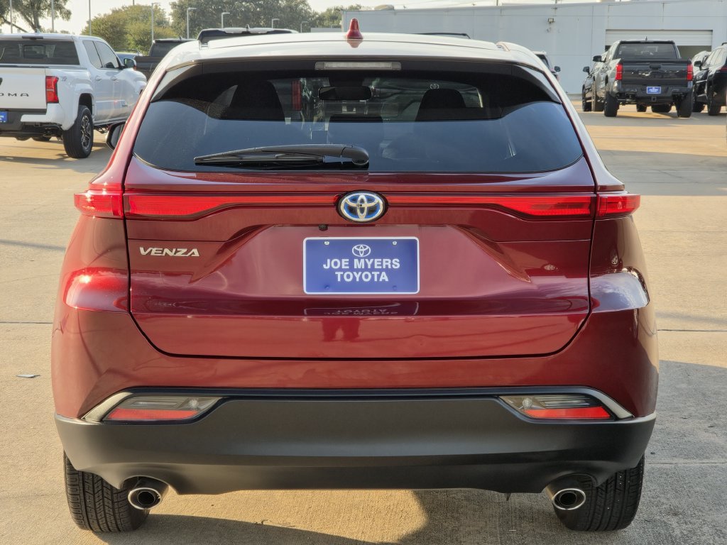 Used 2023 Toyota Venza LE AWD/4WD image 8