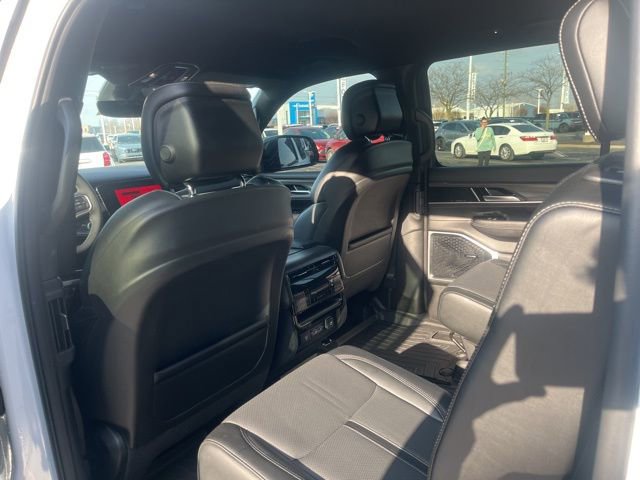 Used 2023 Jeep Wagoneer Series III w/ Preferred Equipment Group image 15