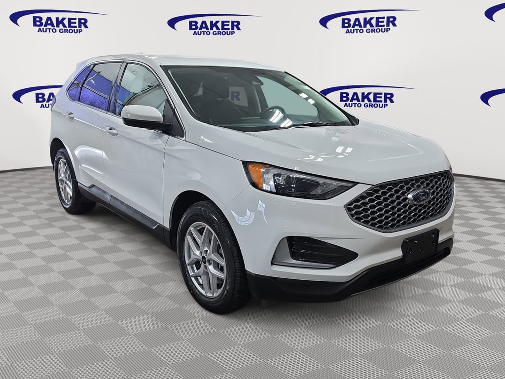 Used 2024 Ford Edge SEL image 3