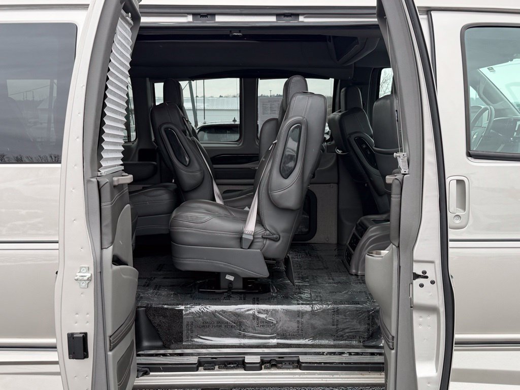 Used 2022 Chevrolet Express 2500 Extended w/ Enhanced Convenience Package RWD image 6