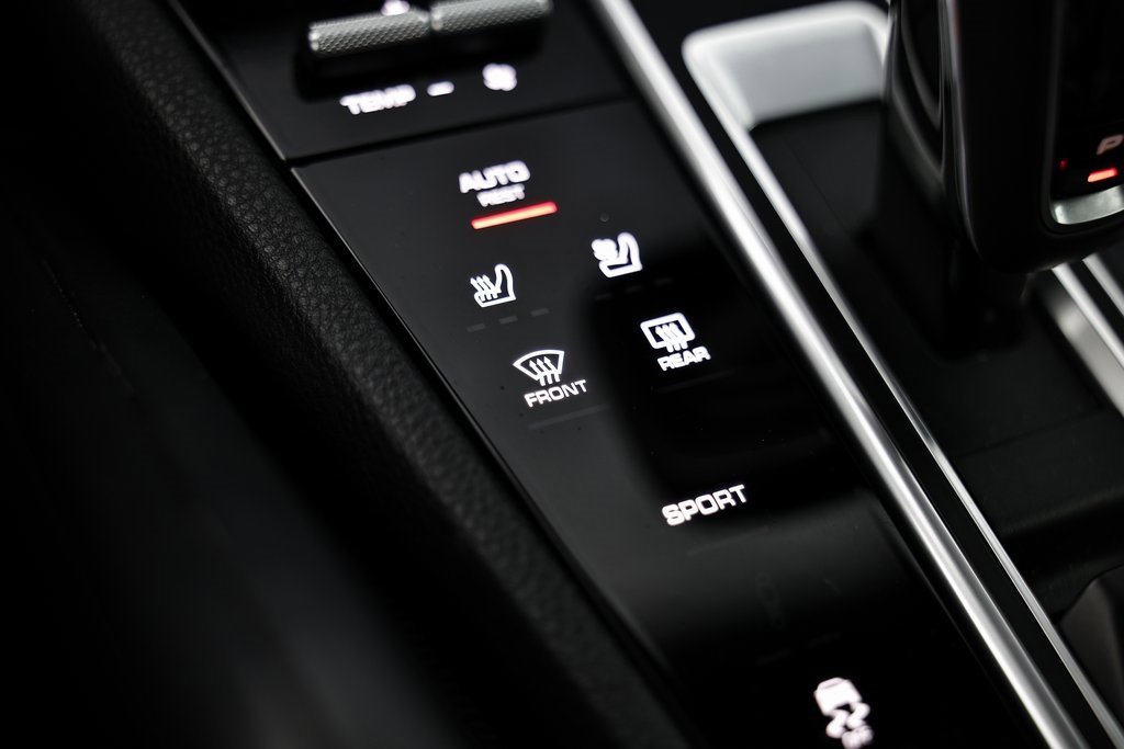 Certified 2020 Porsche Cayenne image 38