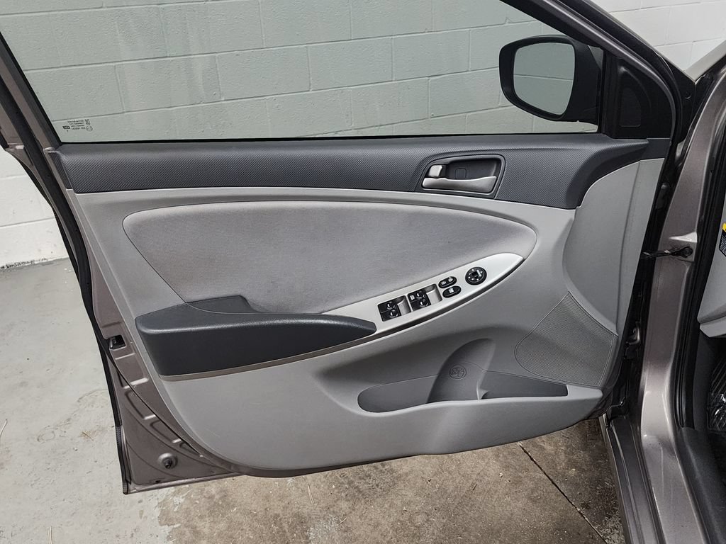Used 2017 Hyundai Accent SE FWD image 9