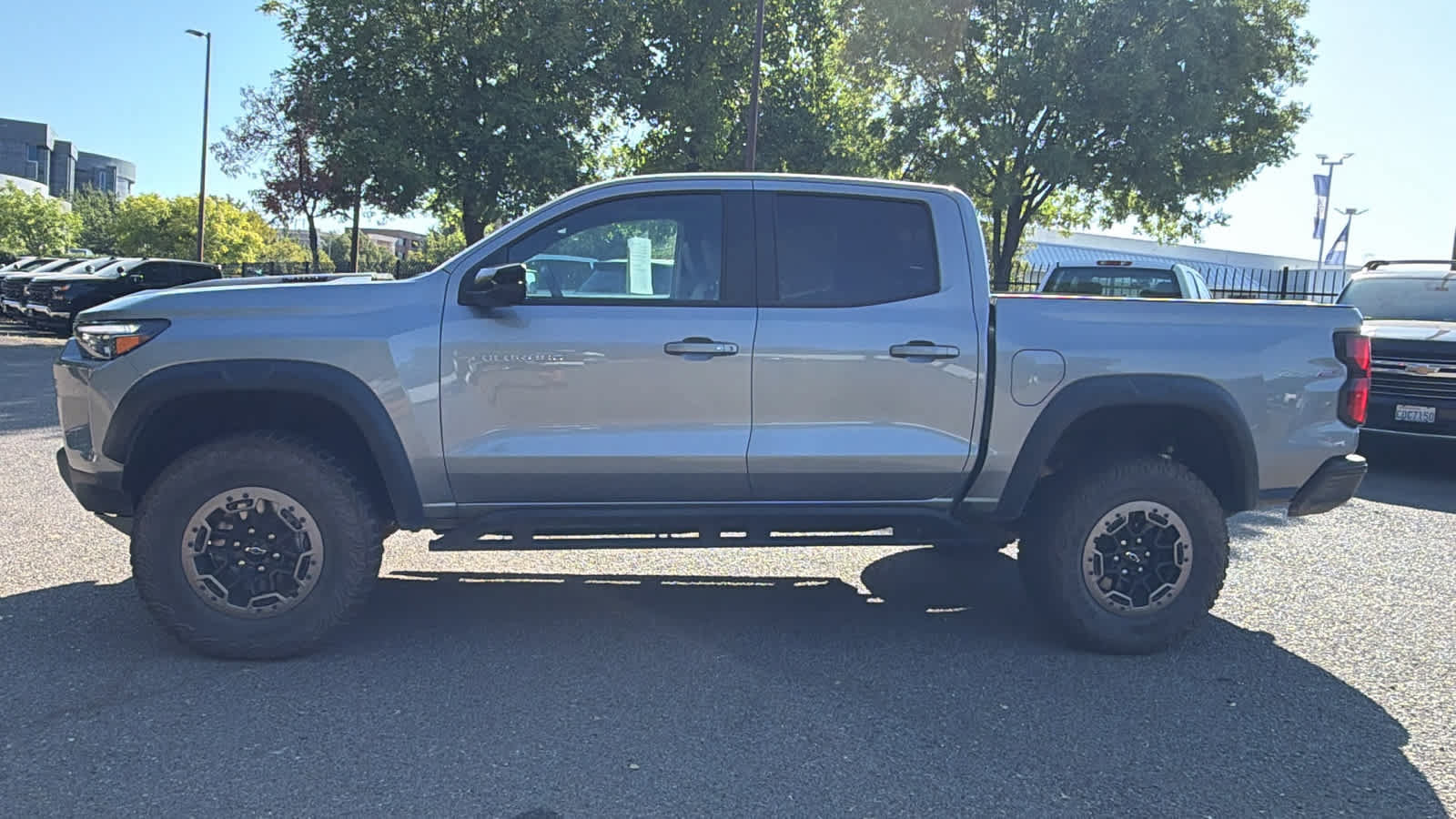 Used 2025 Chevrolet Colorado ZR2 w/ Technology Package AWD/4WD image 8