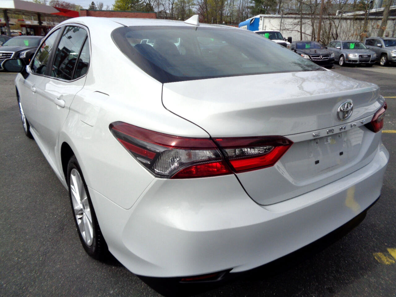 Used 2022 Toyota Camry LE image 14