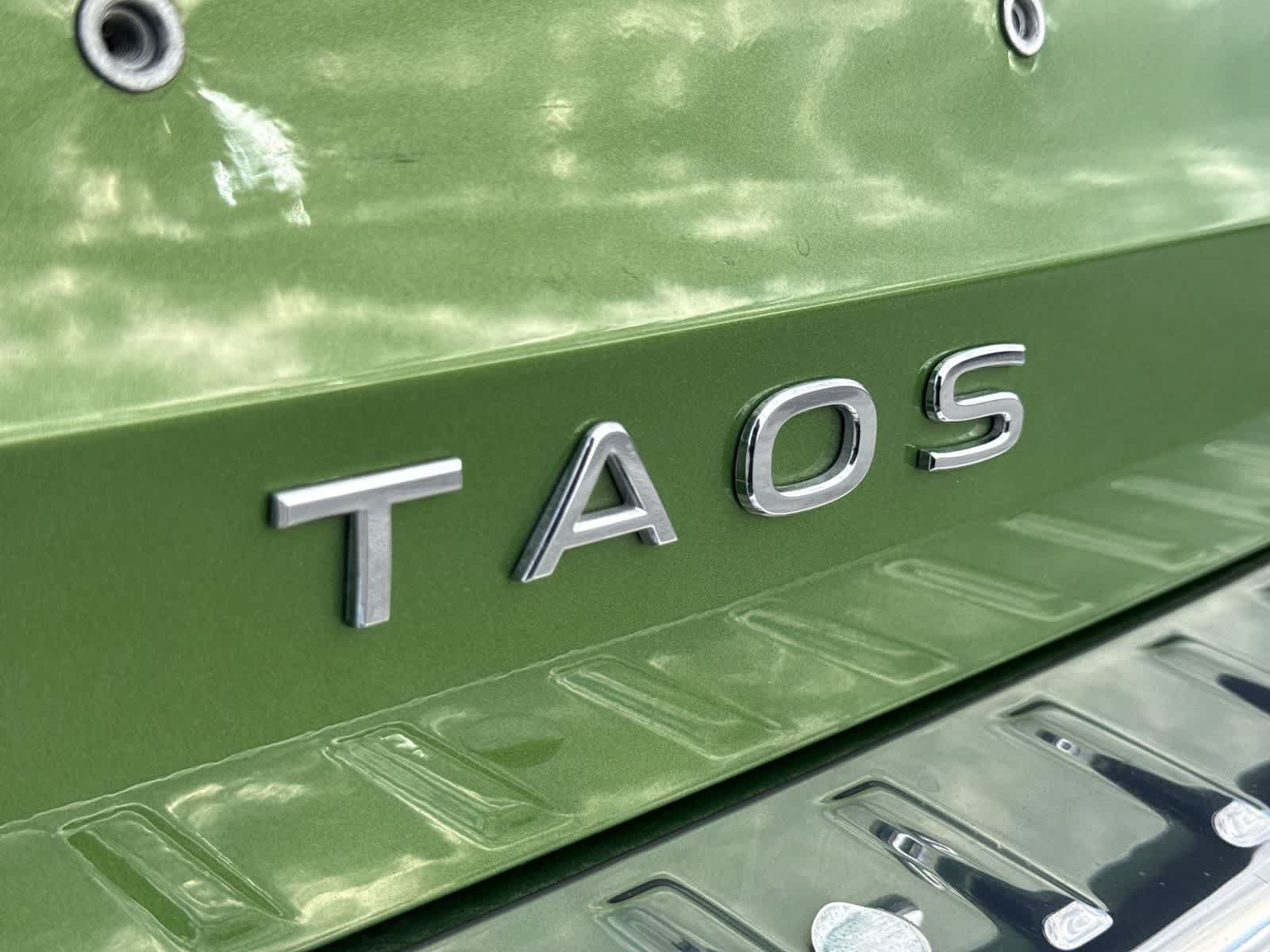 Used 2025 Volkswagen Taos SE FWD image 11