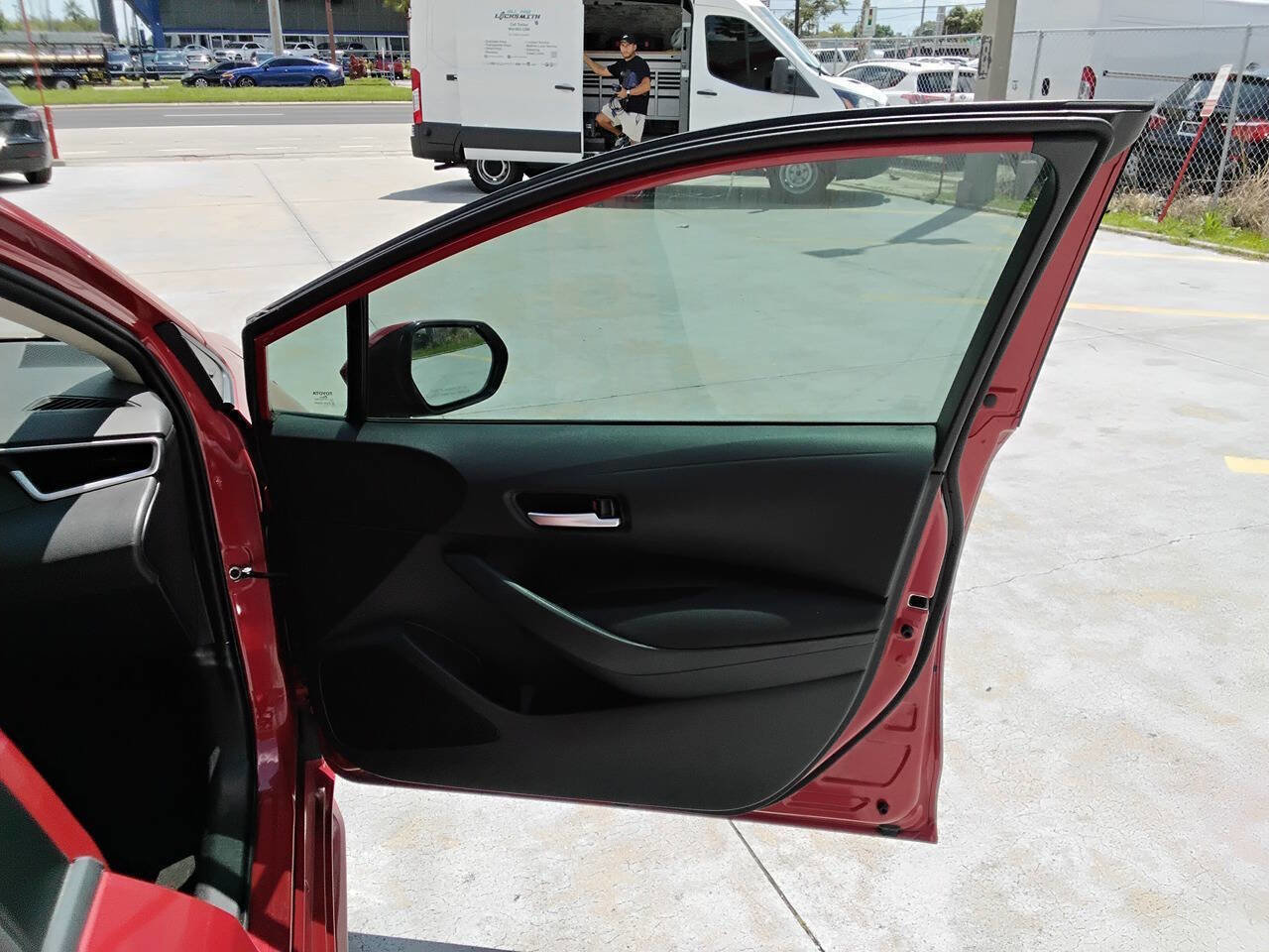 Used 2021 Toyota Corolla LE image 13