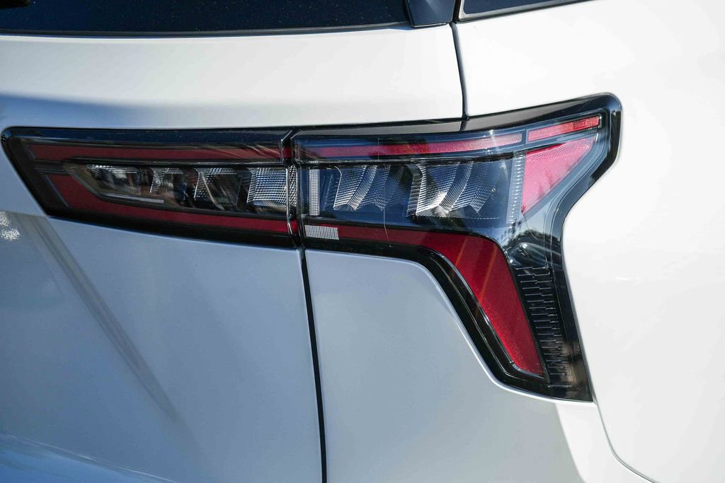 New 2026 Chevrolet Equinox LT w/ Convenience Package II FWD image 7