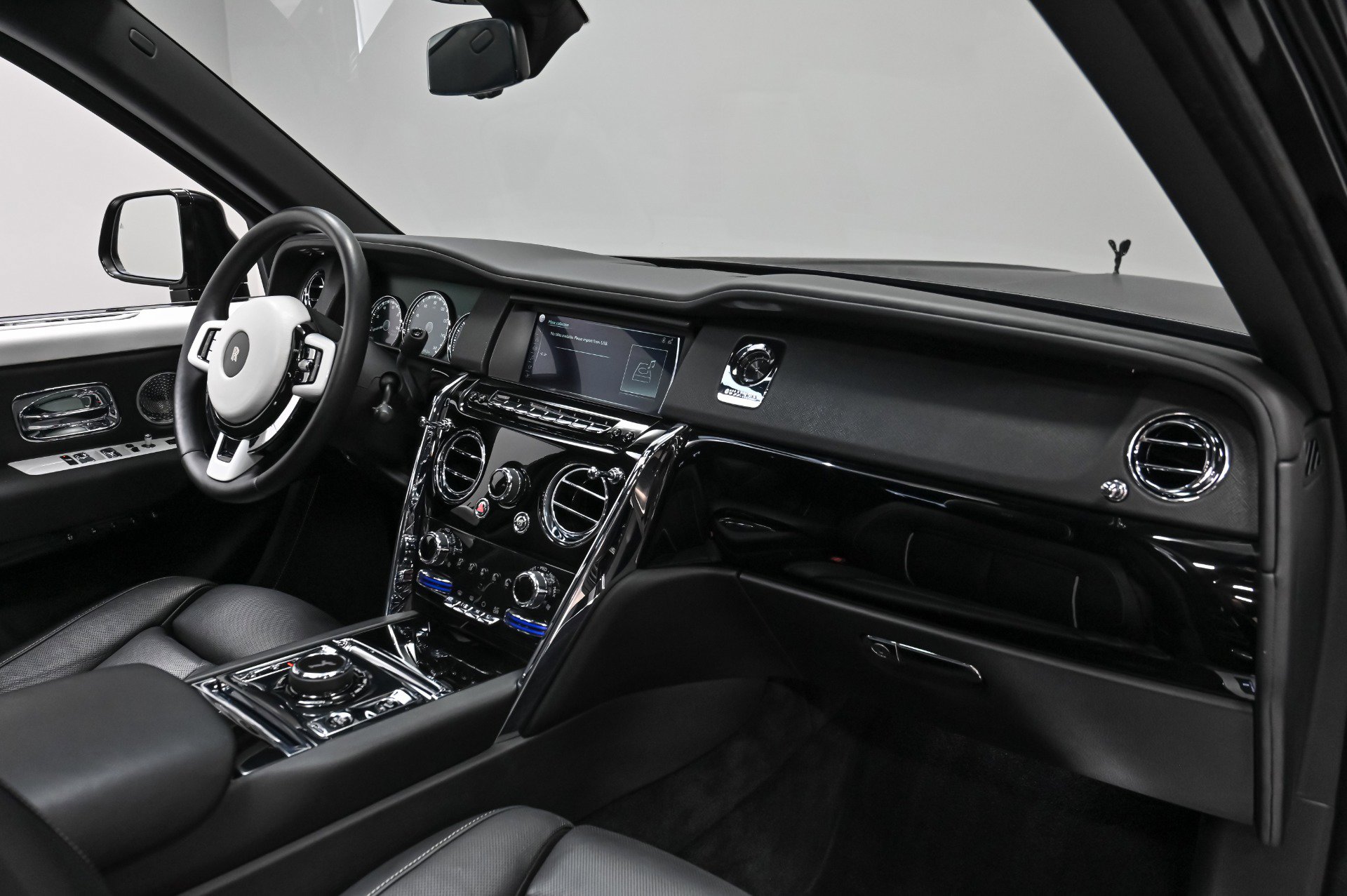 Used 2019 Rolls-Royce Cullinan image 47