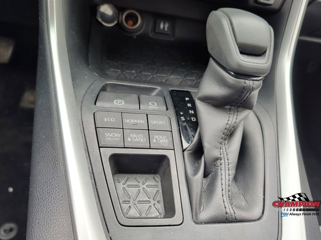 Used 2019 Toyota RAV4 LE w/ All Weather Liner Package image 18