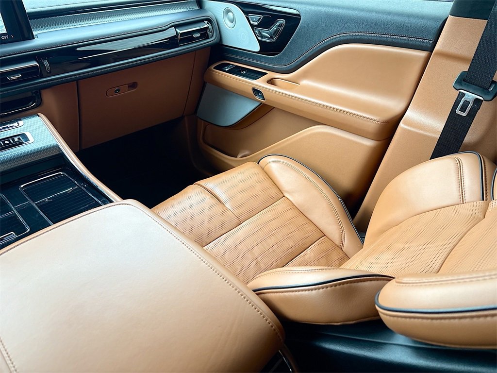 Used 2025 Lincoln Aviator Black Label w/ Jet Appearance Package image 25