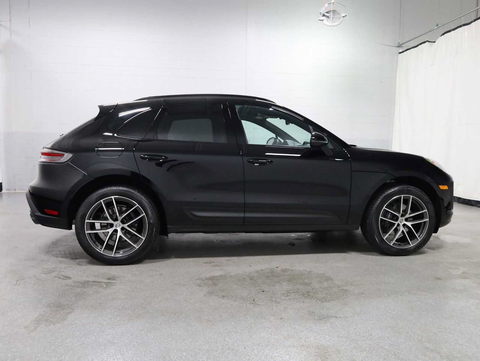 Certified 2026 Porsche Macan AWD/4WD image 10