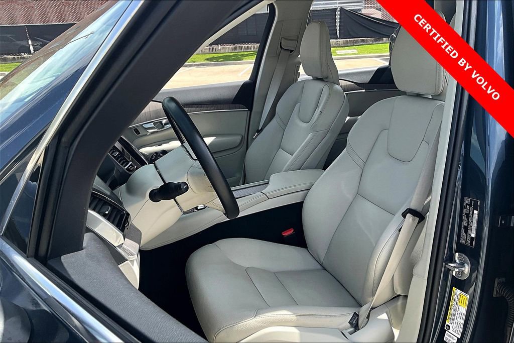 Certified 2023 Volvo XC90 B6 Plus image 31