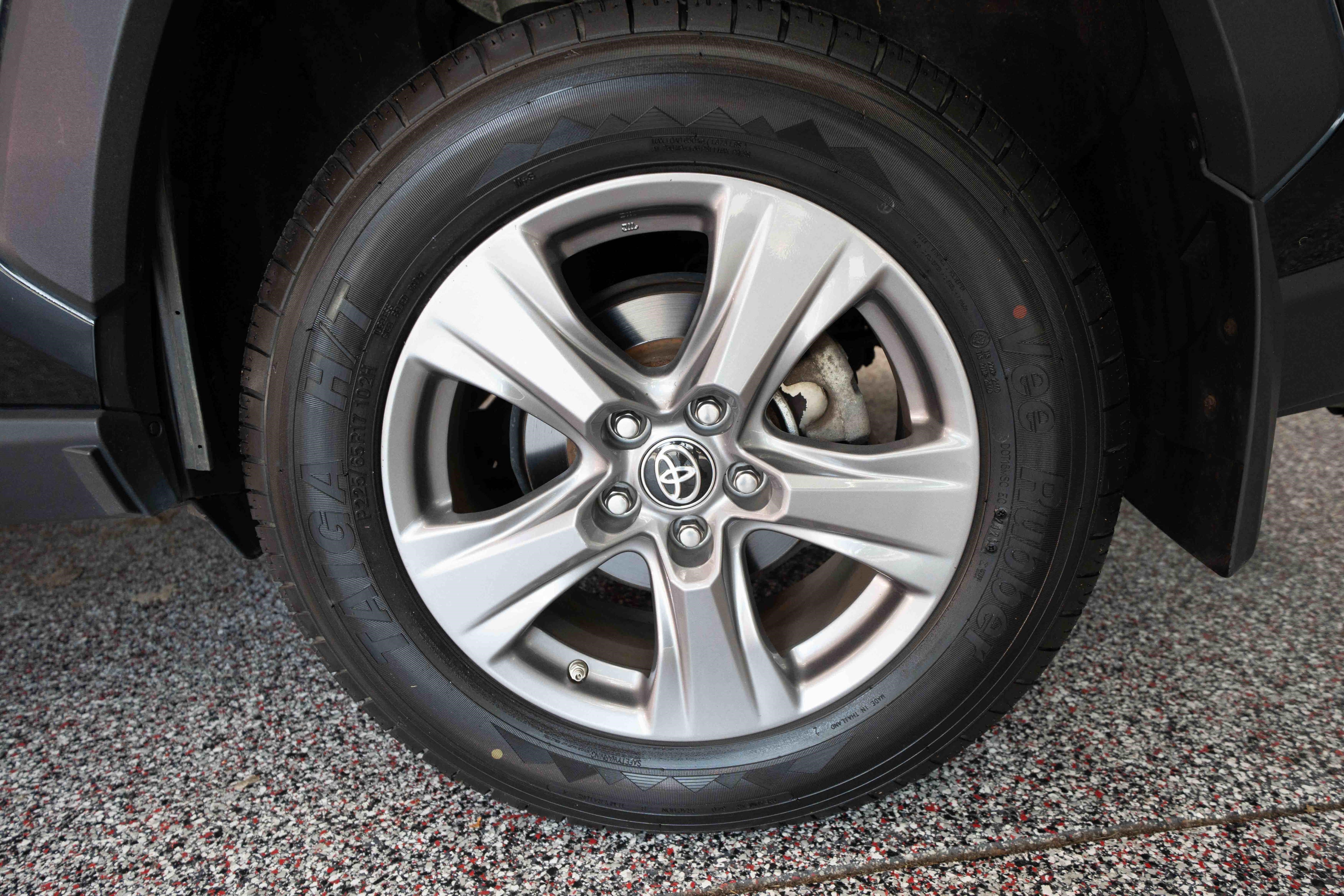 Used 2023 Toyota RAV4 LE AWD/4WD image 29