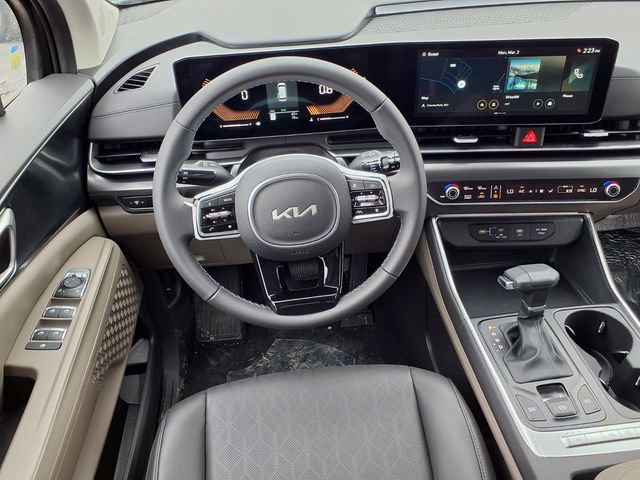 New 2026 Kia Carnival FWD image 2