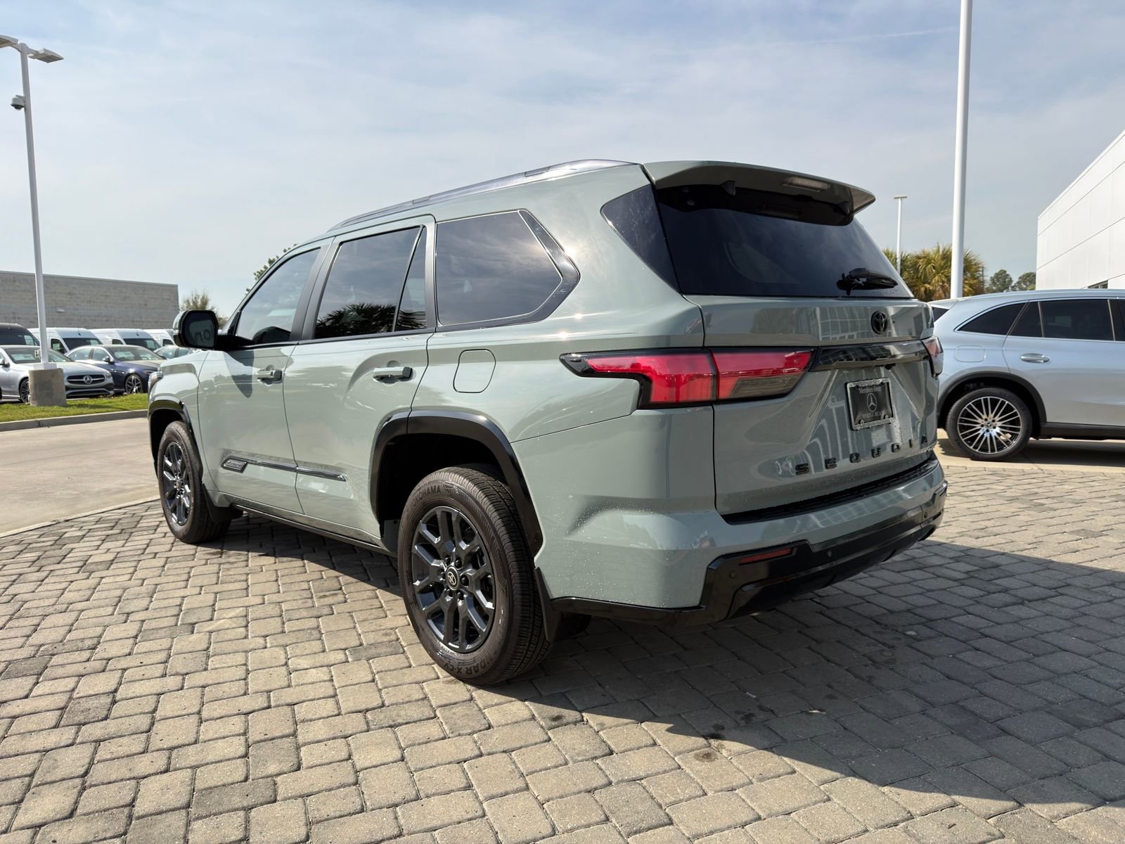 Used 2025 Toyota Sequoia Platinum image 11