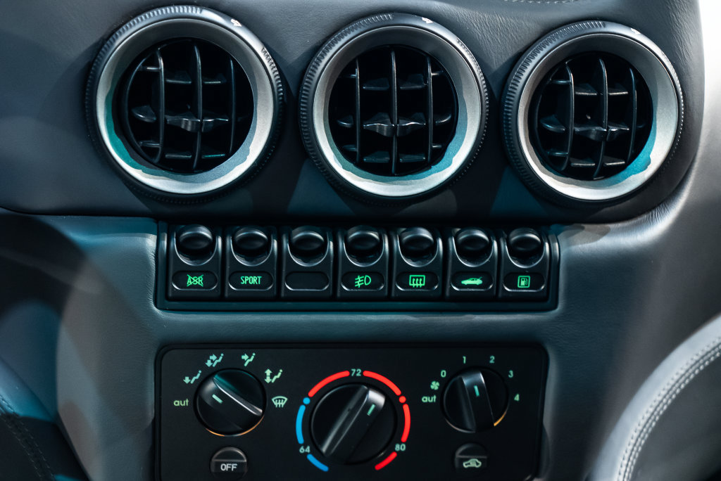 Used 2001 Ferrari 550 Maranello Coupe RWD image 32