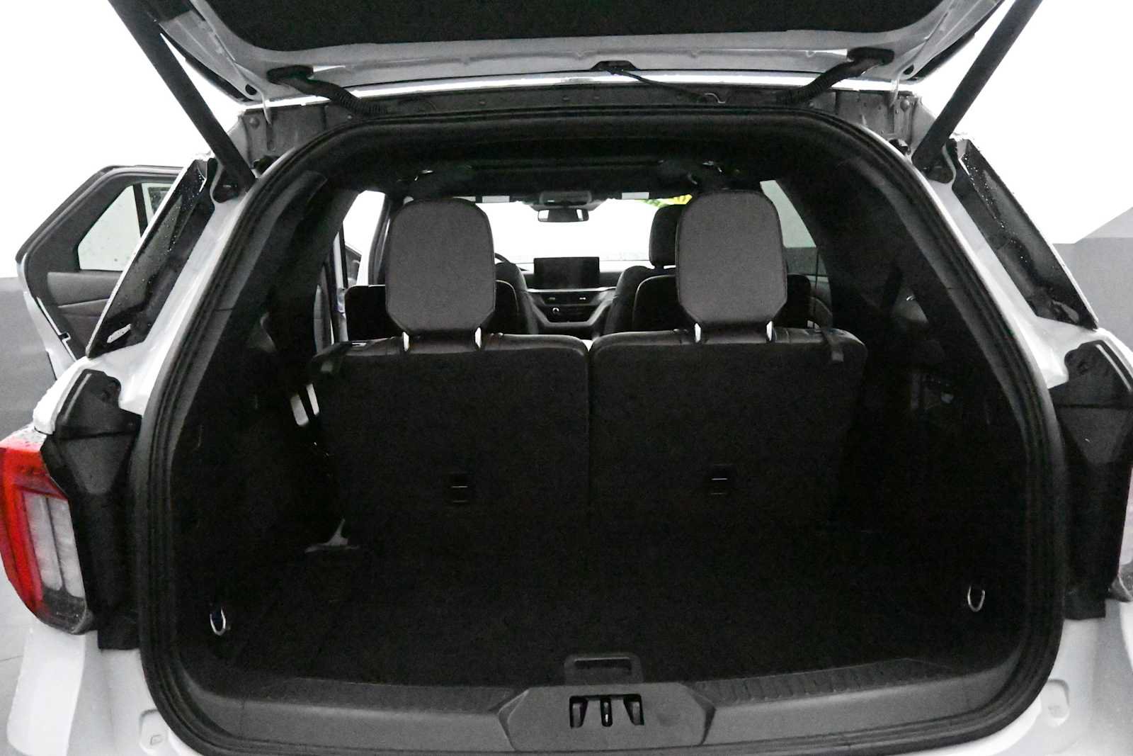 Used 2025 Ford Explorer Platinum RWD image 28