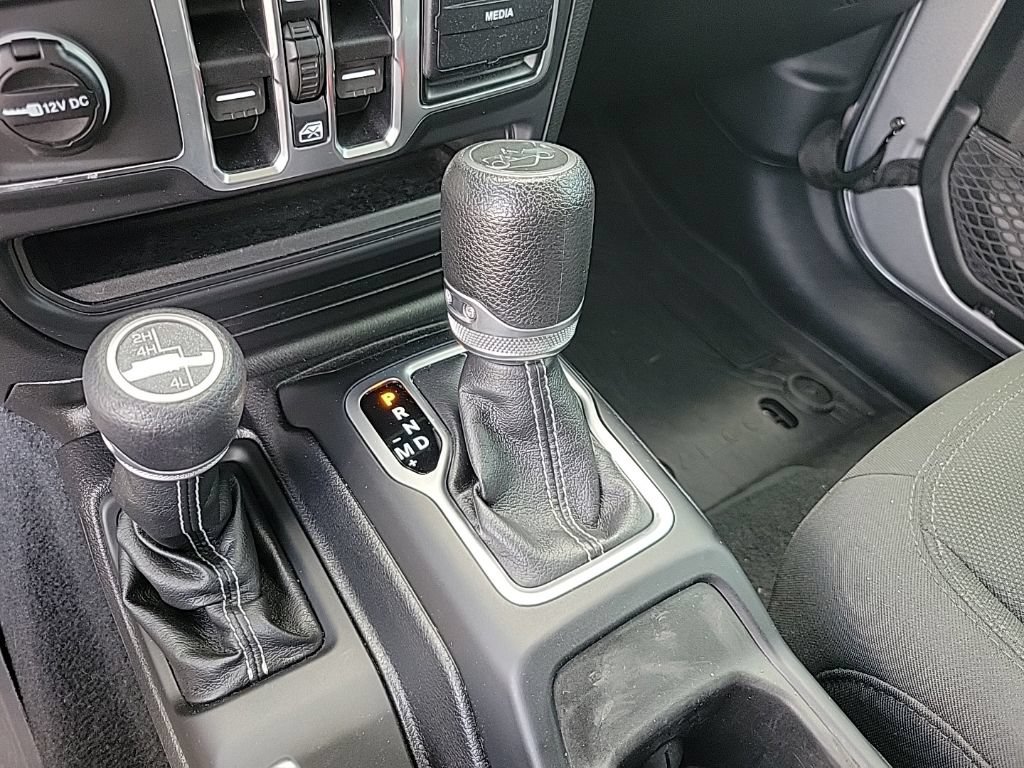 Used 2018 Jeep Wrangler Unlimited Sahara AWD/4WD image 21