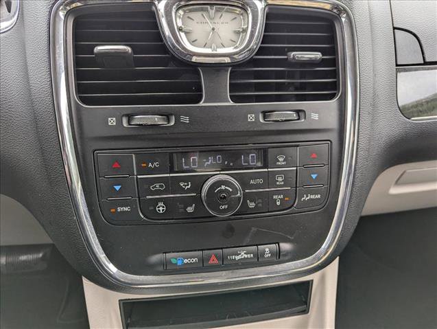 Used 2015 Chrysler Town & Country Touring-L w/ Driver Convenience Group FWD image 19