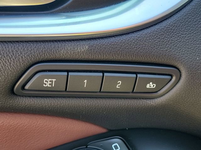 Used 2018 Buick Enclave Avenir w/ Avenir Technology Package AWD/4WD image 28