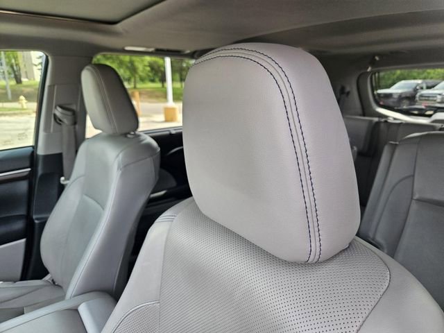 Used 2015 Toyota Highlander Limited image 30