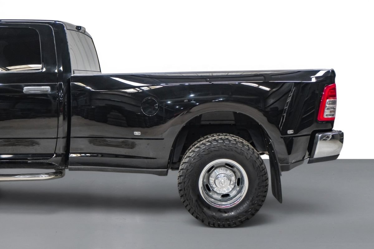 Used 2024 RAM 3500 Tradesman w/ Chrome Appearance Group AWD/4WD image 11
