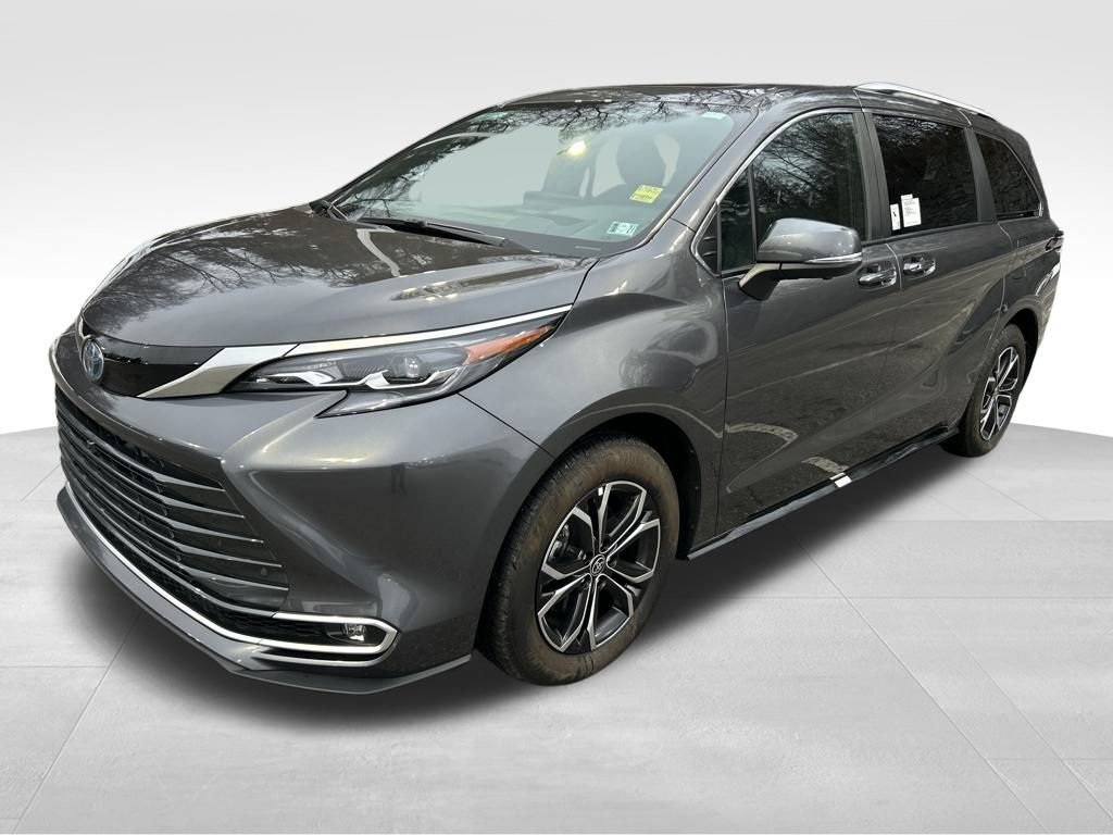 Used 2025 Toyota Sienna Platinum image 1