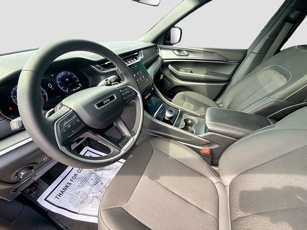 Used 2025 Jeep Grand Cherokee L Laredo RWD image 27