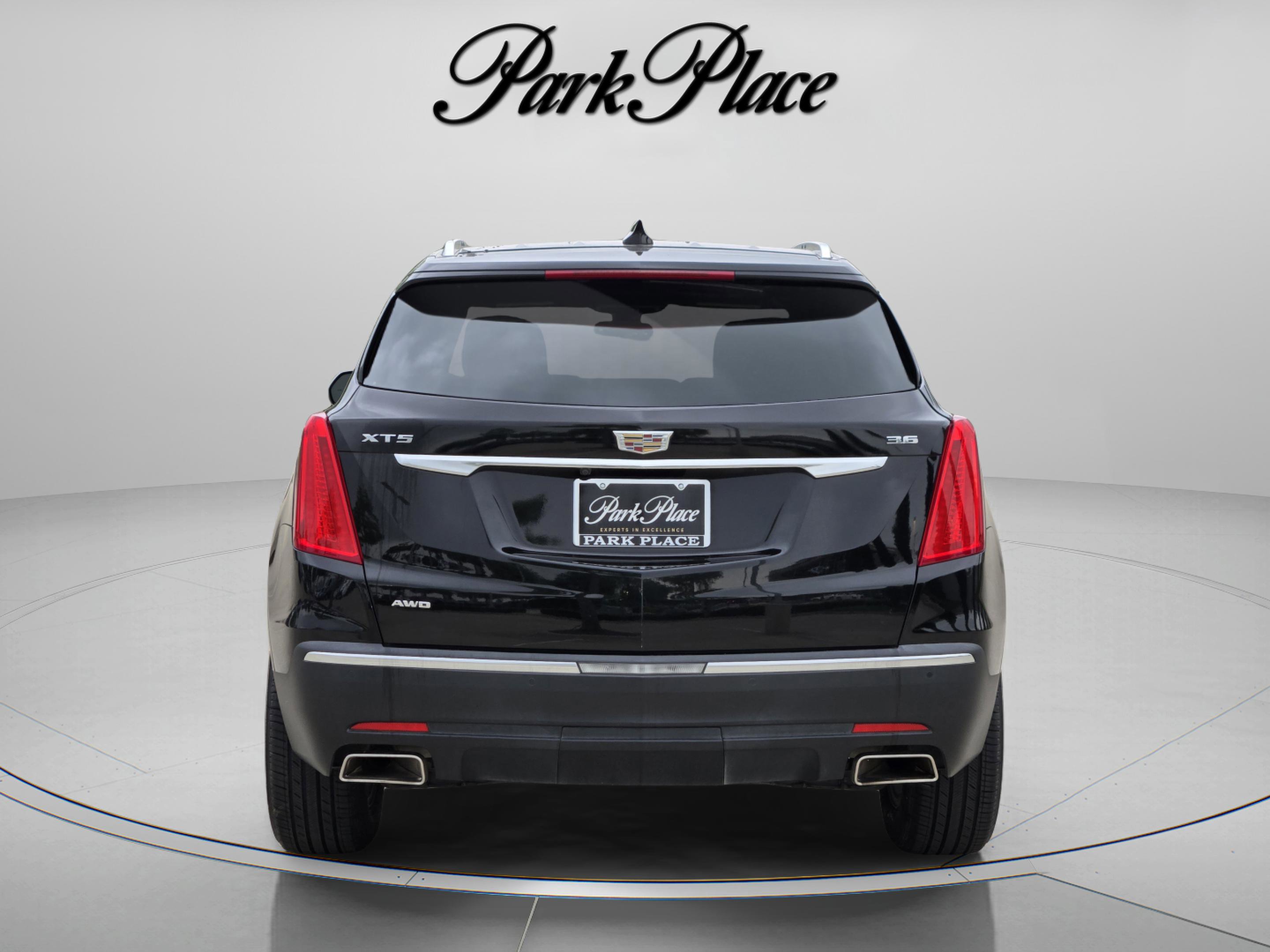 Used 2017 Cadillac XT5 Luxury w/ Driver Awareness Package AWD/4WD image 4