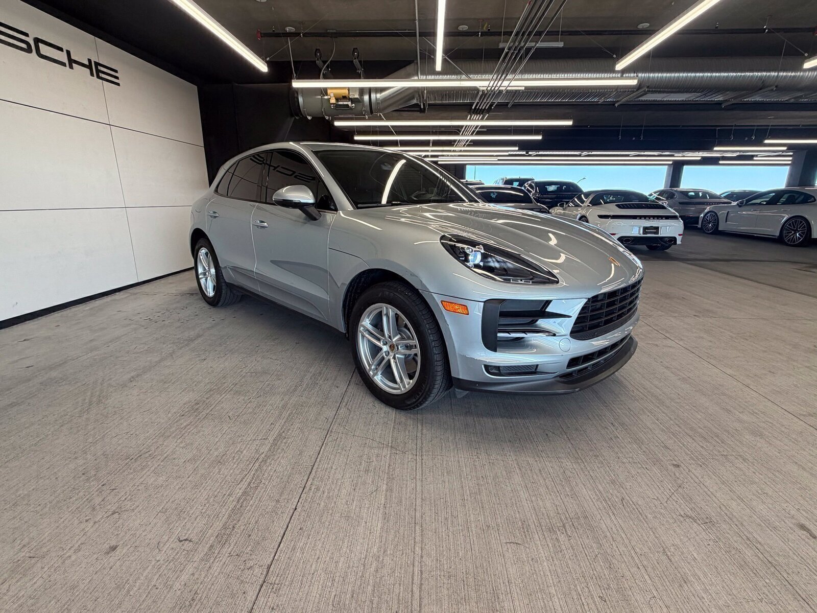 Certified 2019 Porsche Macan AWD/4WD image 6