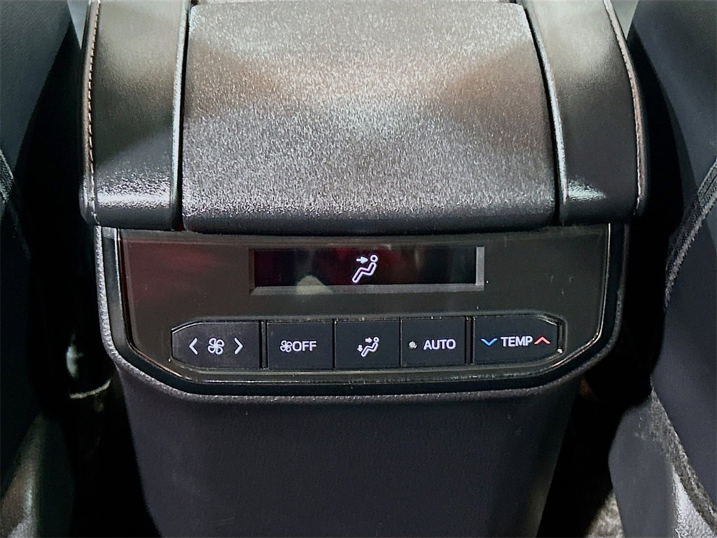 Used 2024 Toyota Highlander XLE image 23