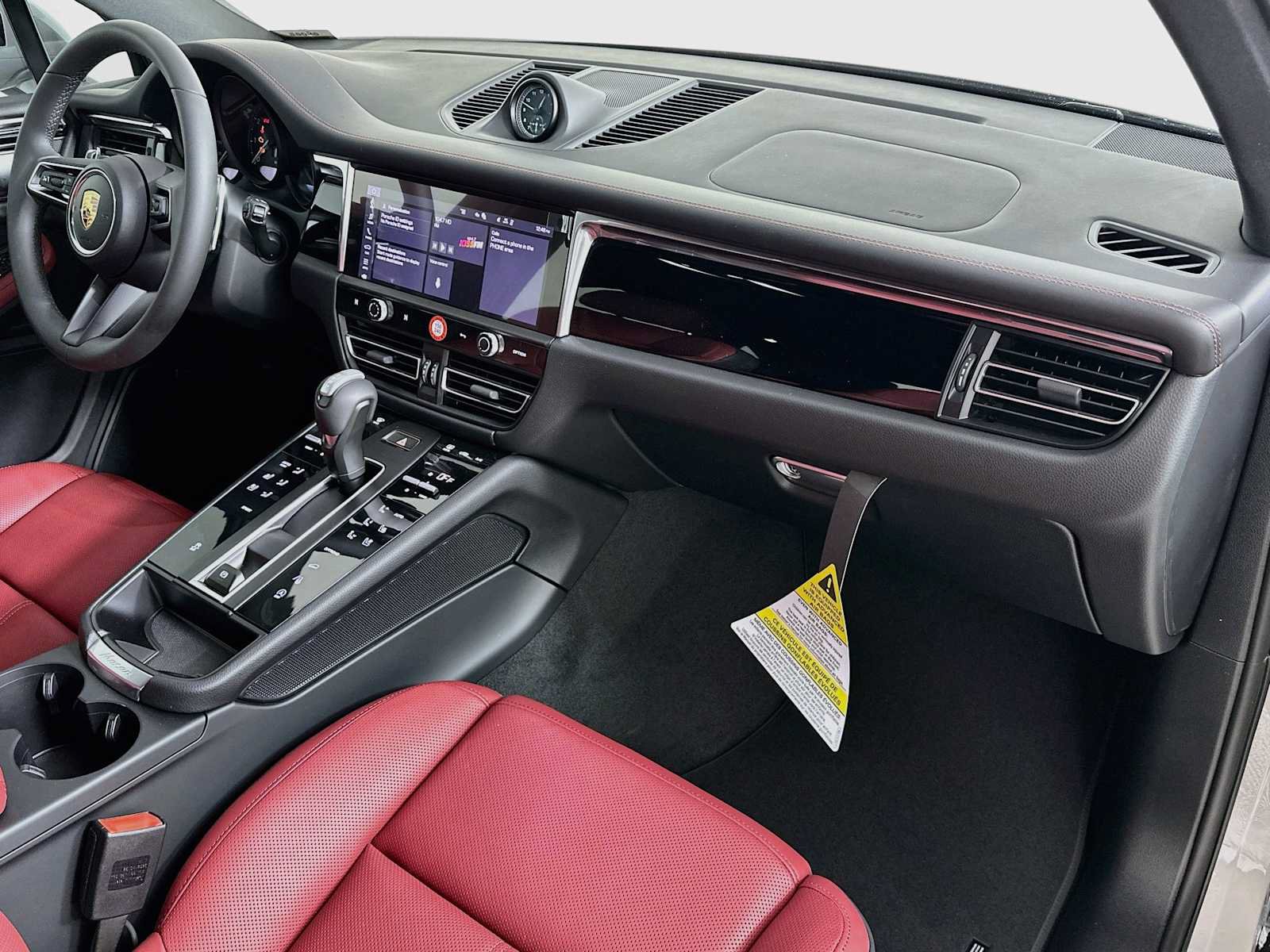 New 2026 Porsche Macan AWD/4WD image 30