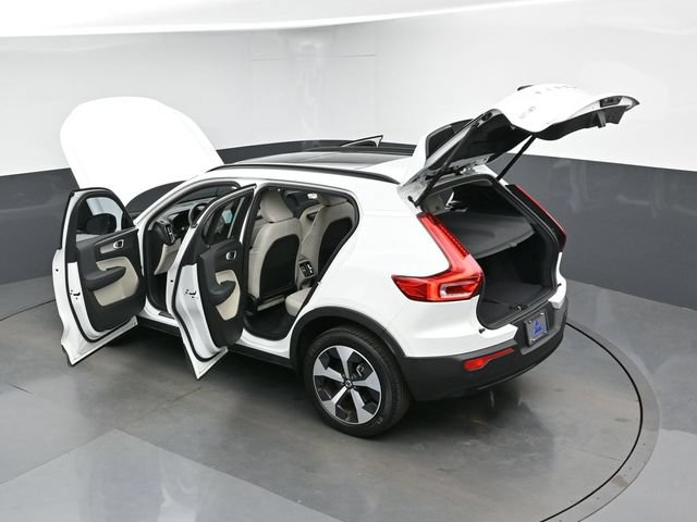 Used 2024 Volvo XC40 B5 Plus AWD/4WD image 47