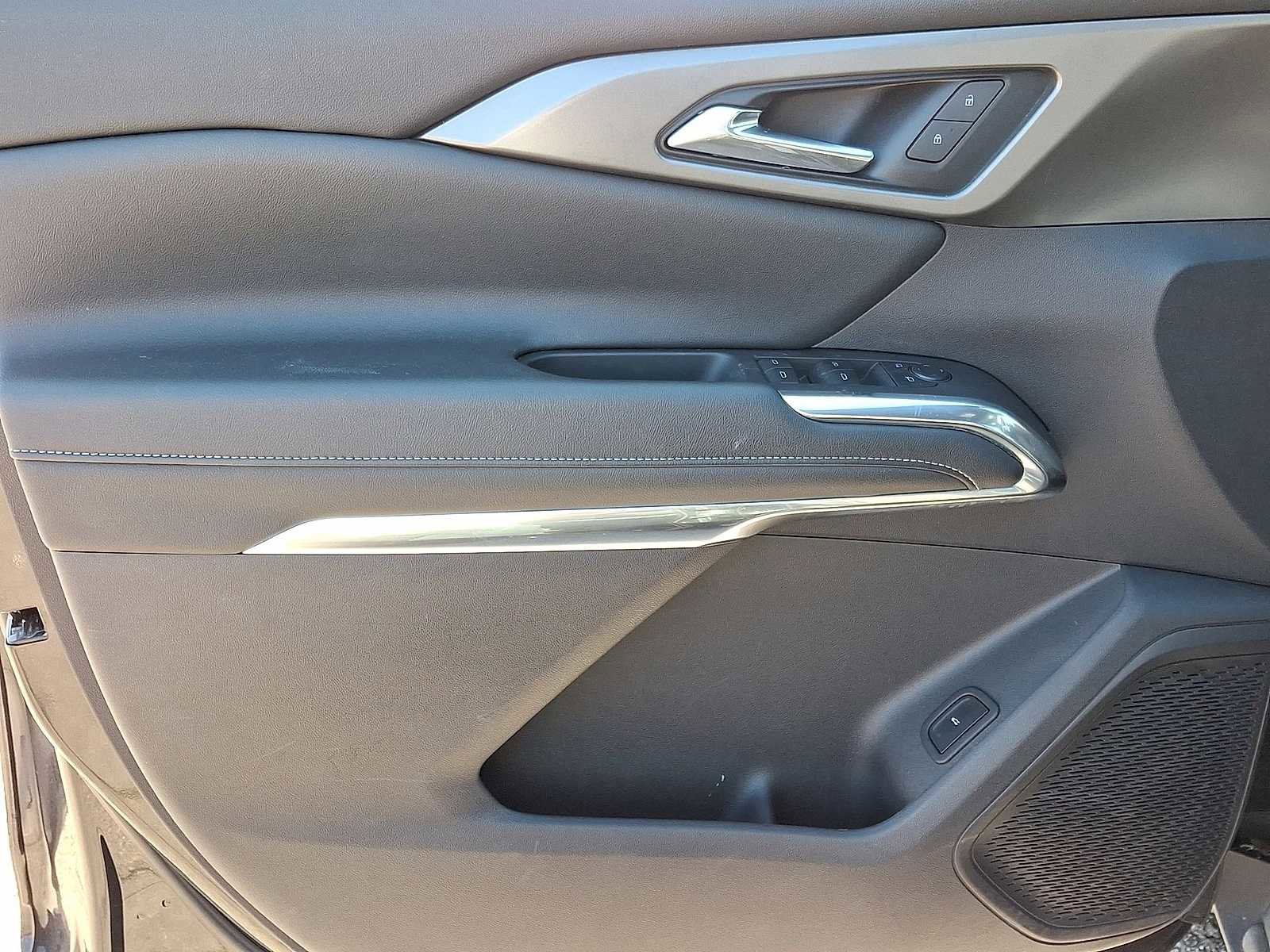 Used 2025 Chevrolet Traverse LT image 27