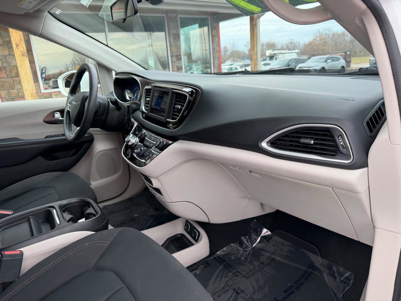 Used 2018 Chrysler Pacifica Touring Plus w/ Tire & Wheel Group image 23