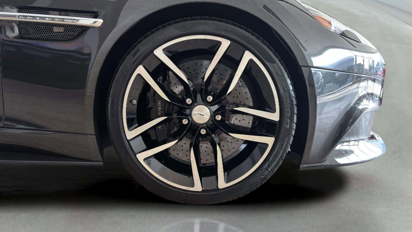 Used 2016 Aston Martin Vanquish Volante image 45