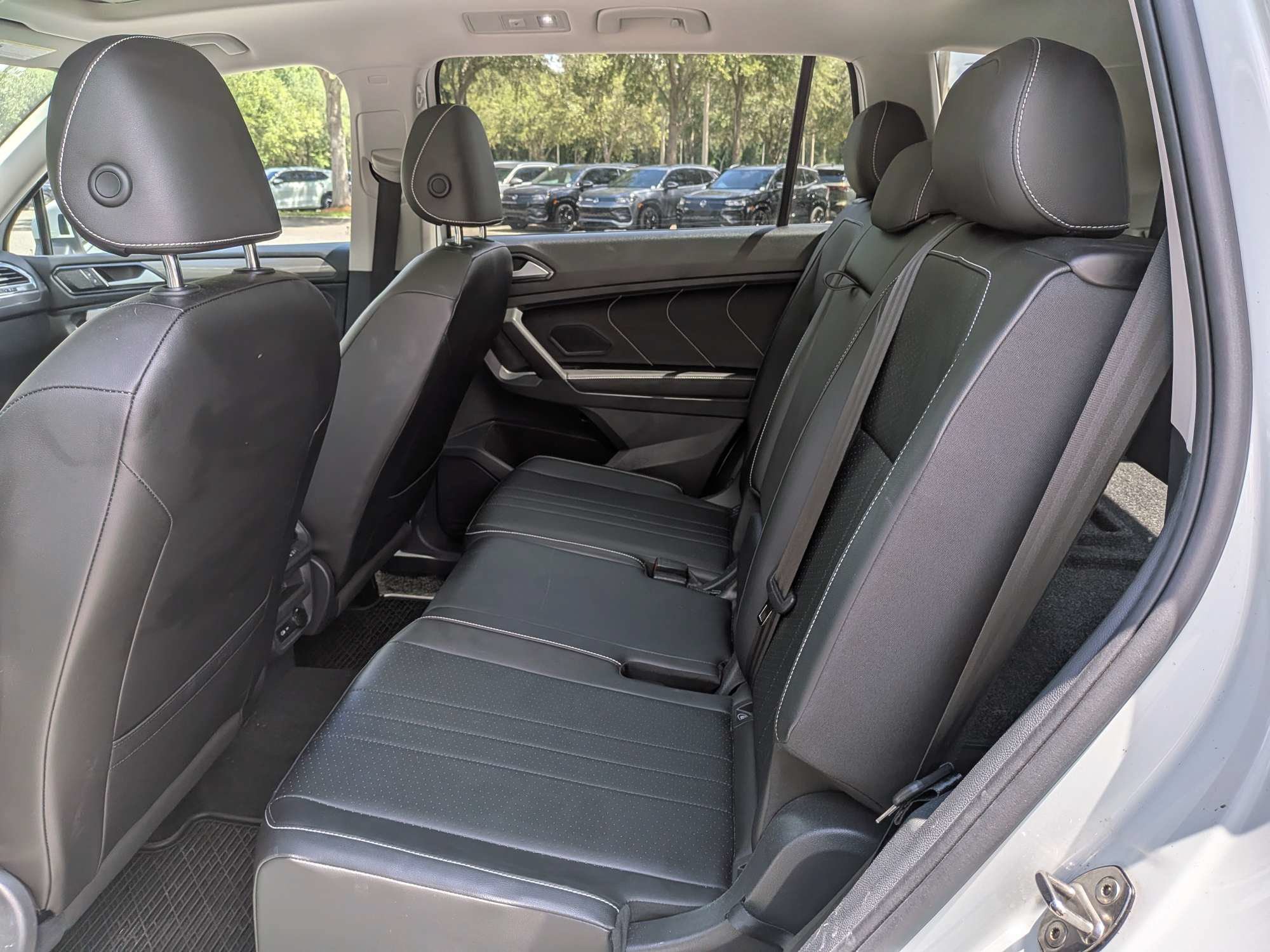 Used 2022 Volkswagen Tiguan SE w/ Panoramic Sunroof Package FWD image 12