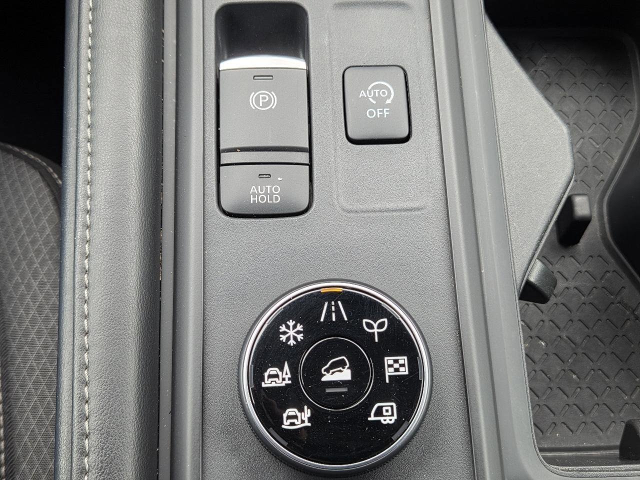 Used 2023 Nissan Pathfinder S AWD/4WD image 26