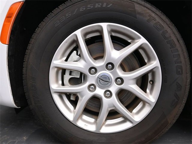 Used 2024 Chrysler Pacifica Touring-L image 27