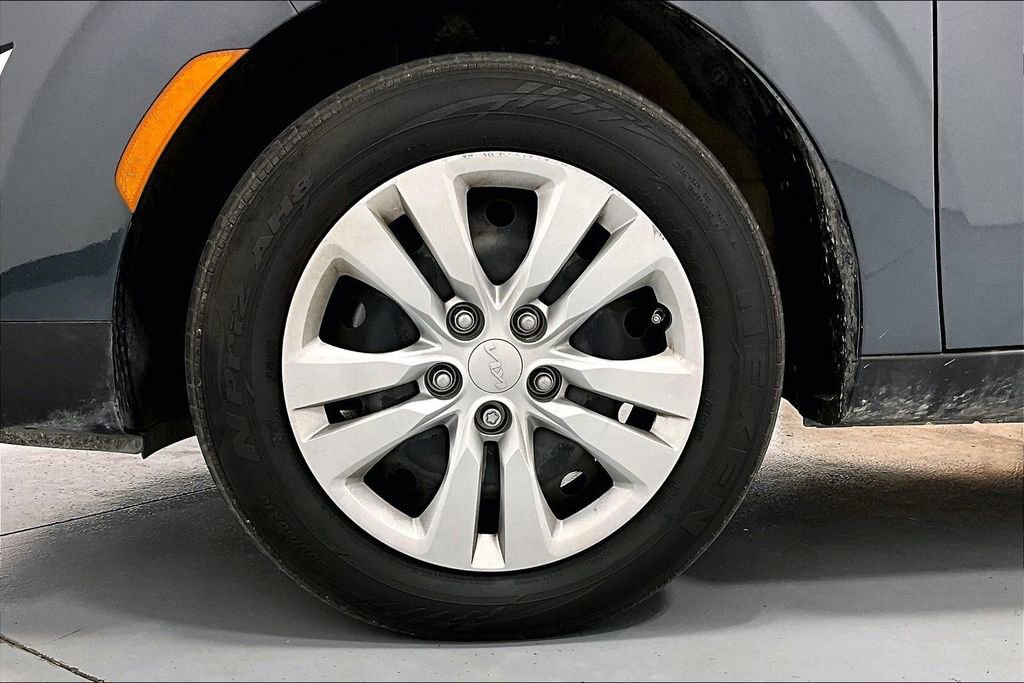 Used 2025 Kia Soul LX image 11