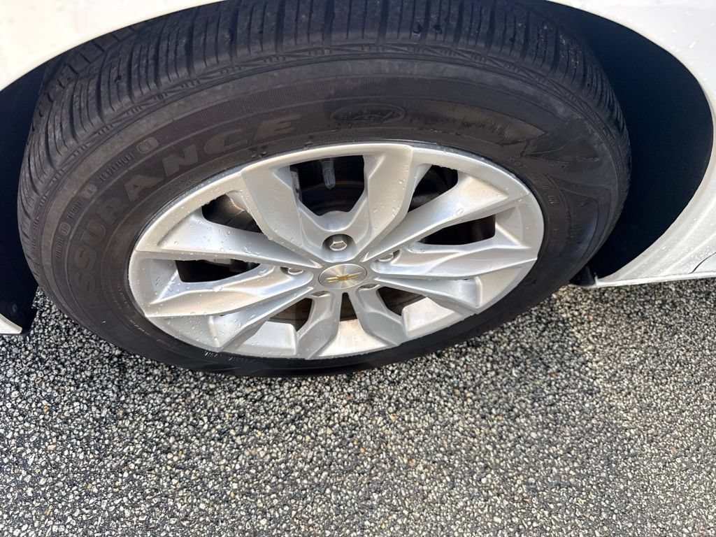 Used 2025 Chevrolet Malibu LT FWD image 12