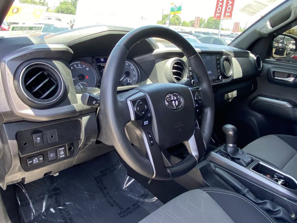 Used 2022 Toyota Tacoma TRD Off-Road w/ Technology Package AWD/4WD image 21