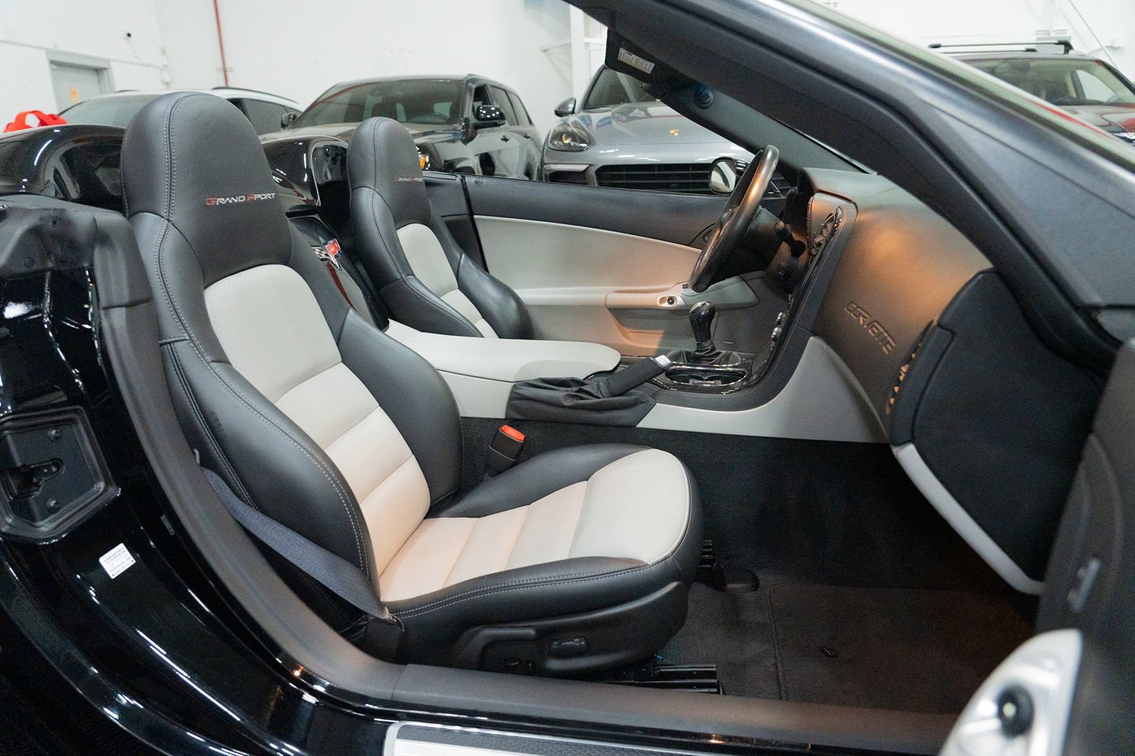 Used 2010 Chevrolet Corvette Grand Sport w/ Preferred Equipment Group RWD image 25