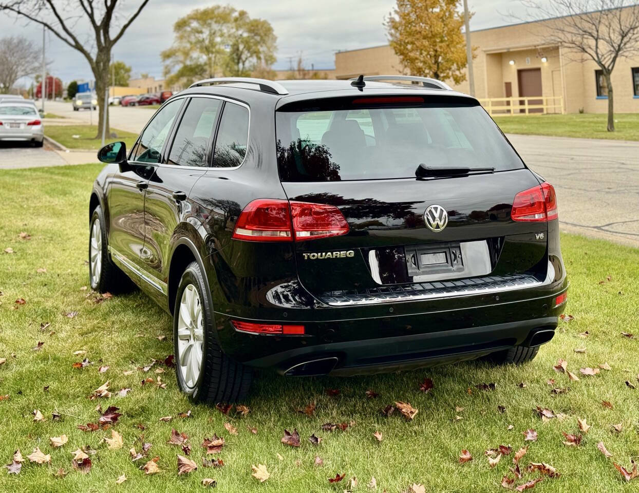 Used 2012 Volkswagen Touareg Sport image 7