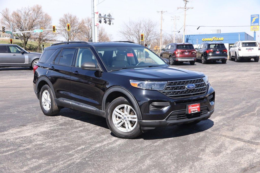 Used 2022 Ford Explorer XLT w/ Class IV Trailer Tow Package image 2